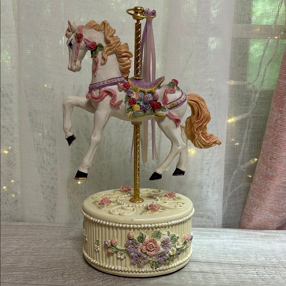 Vintage Carousel Horse Music Box - Picture 6 of 12